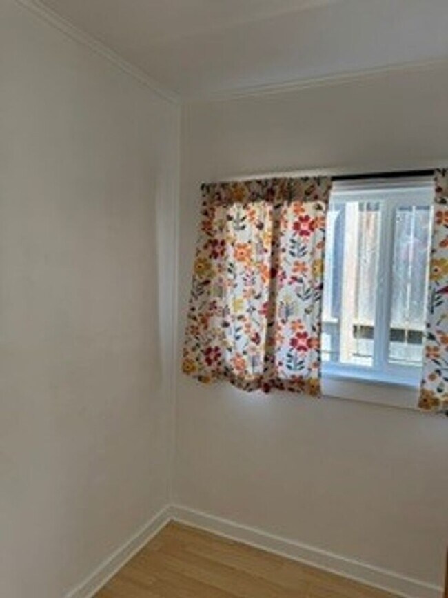 Building Photo - Charming 3 Bedroom, 2 Bathroom Home for Rent in Garberville  Non furnished Price $2,000. Furnishe...