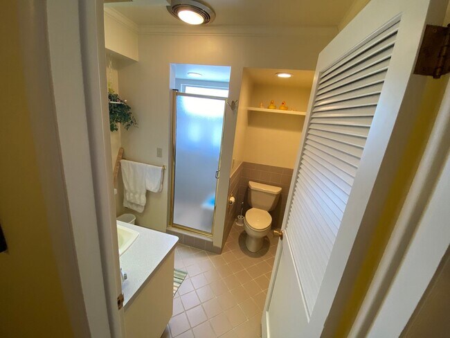 Building Photo - 4049 Taylor Ave