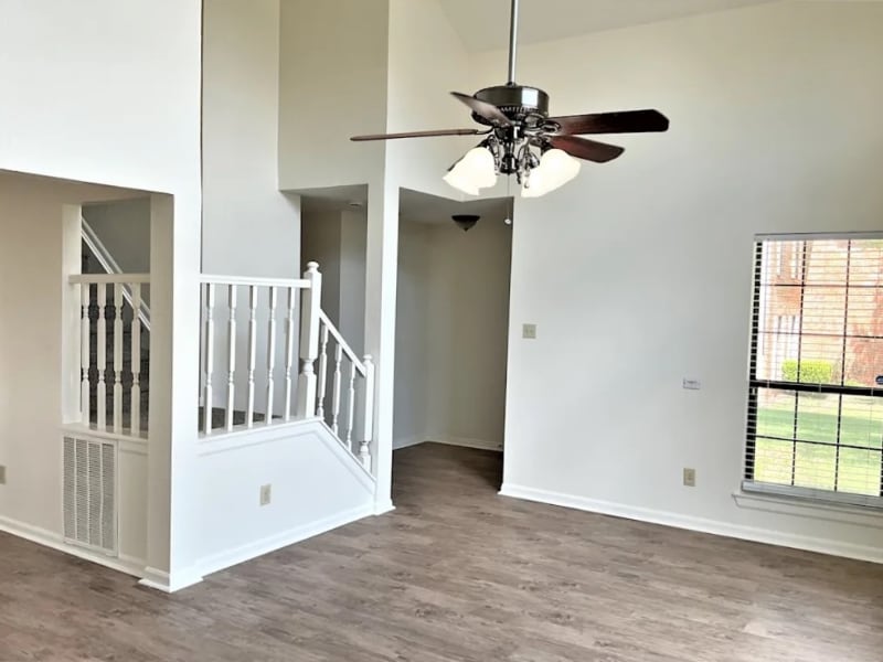 Building Photo - 1803 Shoreline Dr