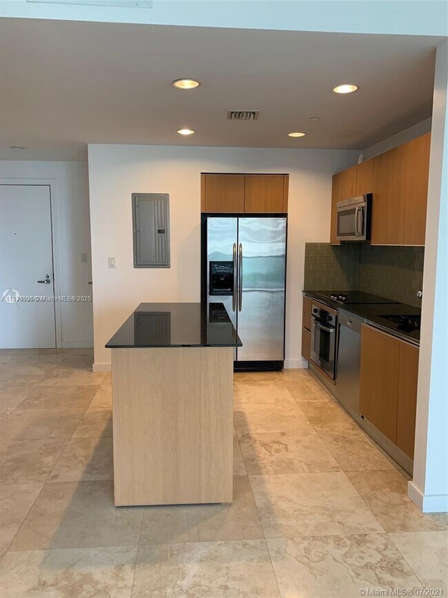 Building Photo - 1050 Brickell Ave