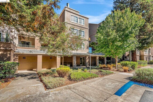 Building Photo - 180 Caldecott Ln