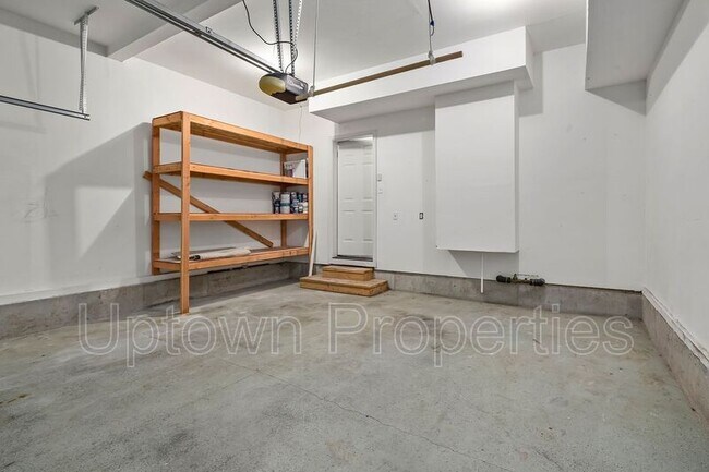 Building Photo - 1611 SW San Mateo Terrace