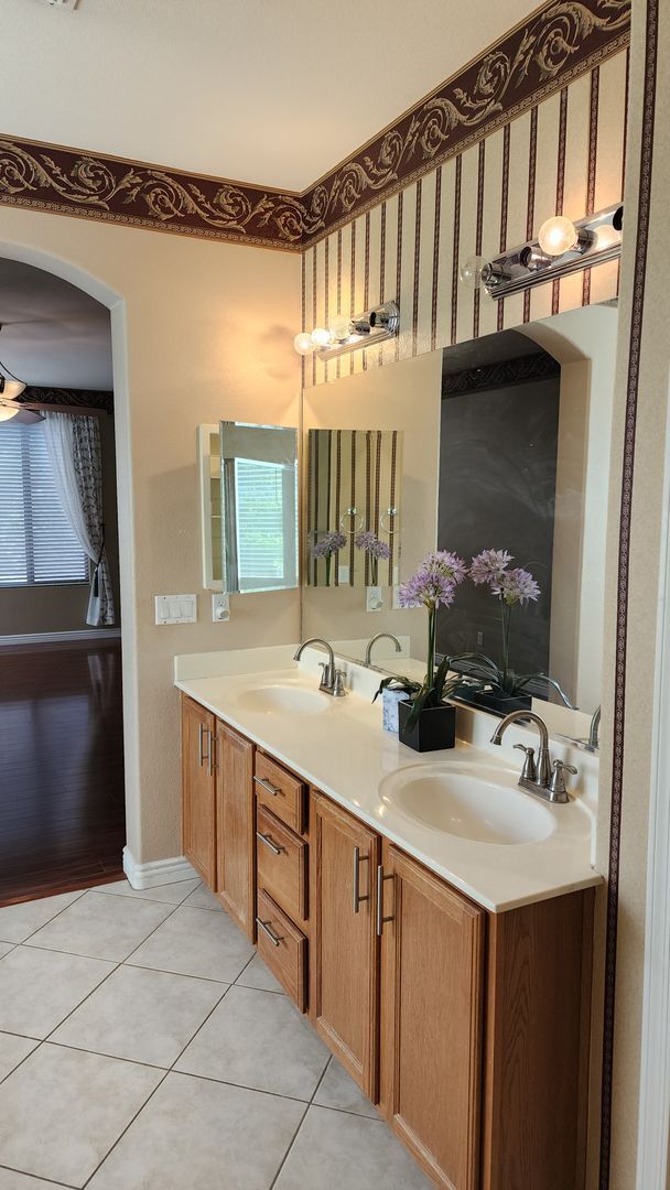 Building Photo - 3 Bedroom Home in Dobson Place Community N...