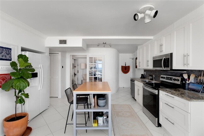 Building Photo - 401 Ocean Dr