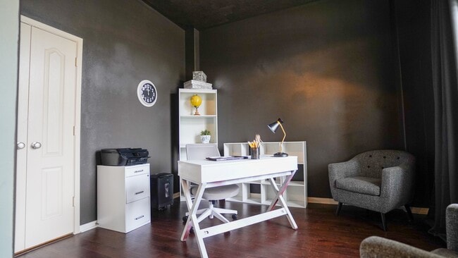 Building Photo - 2109 Mooncrest Dr