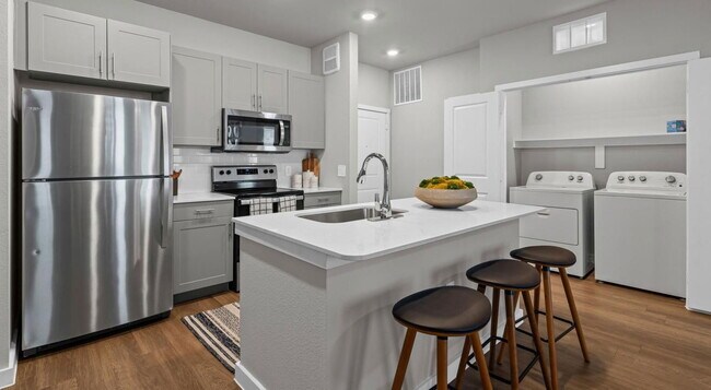 Primary Photo - 3845 Frontier Pkwy