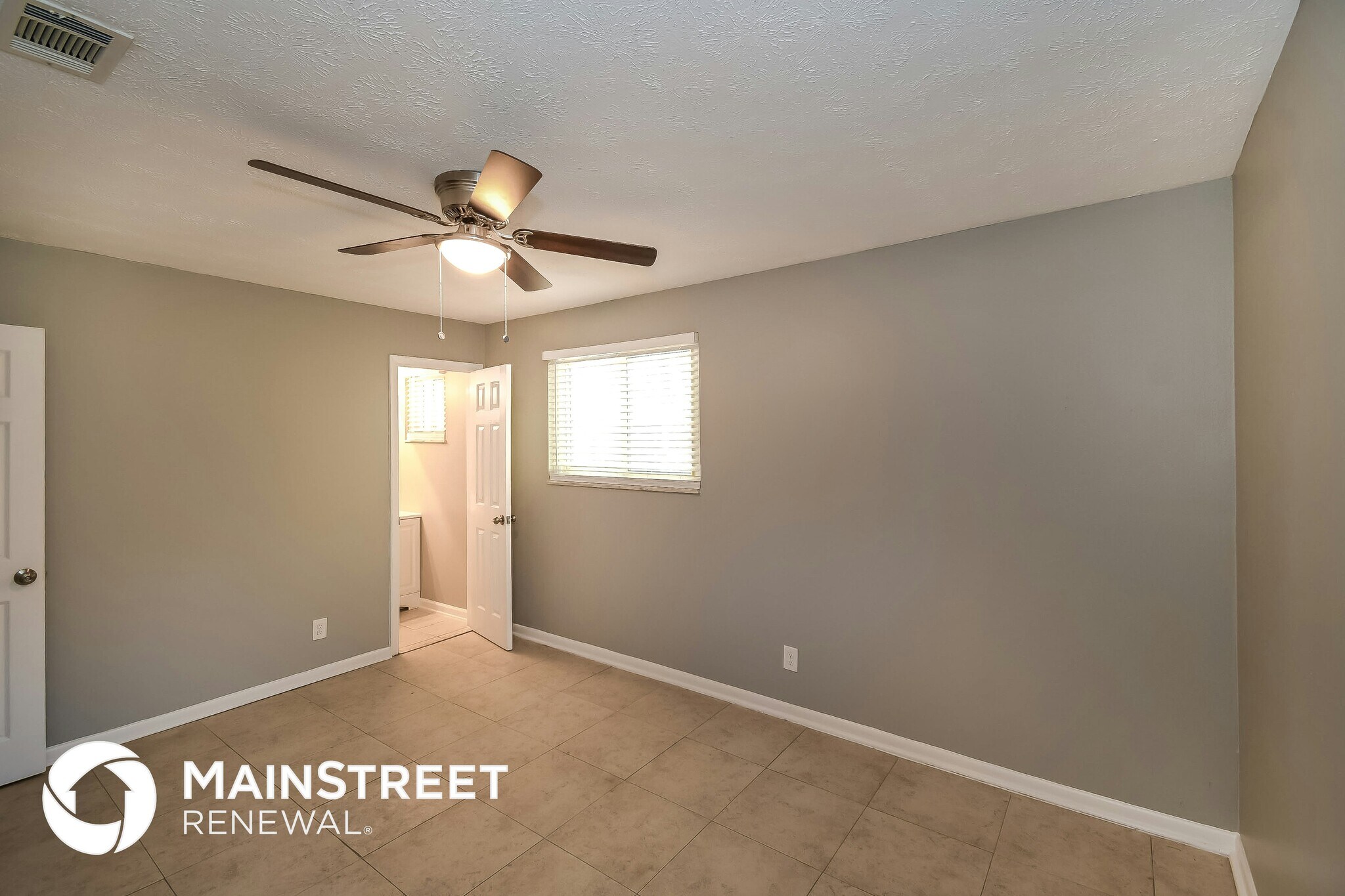 Building Photo - 4605 Silver Ridge Dr