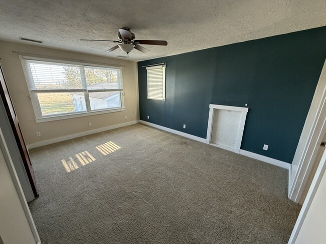 Building Photo - 595 E 700 N