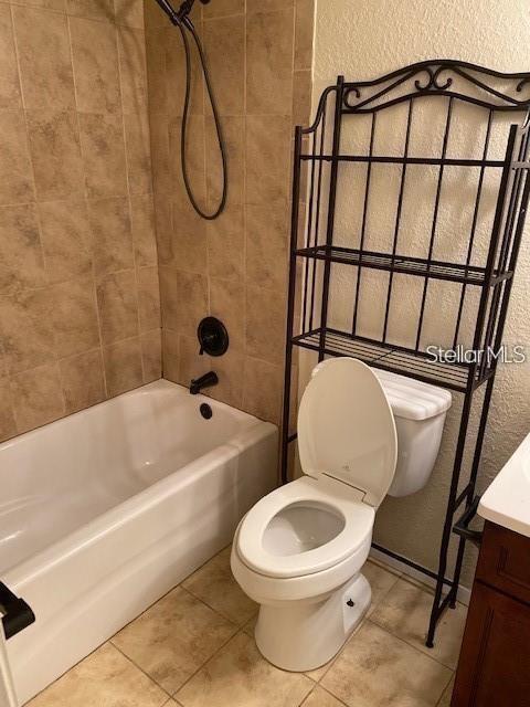 Building Photo - 1940 Lake Atriums Cir