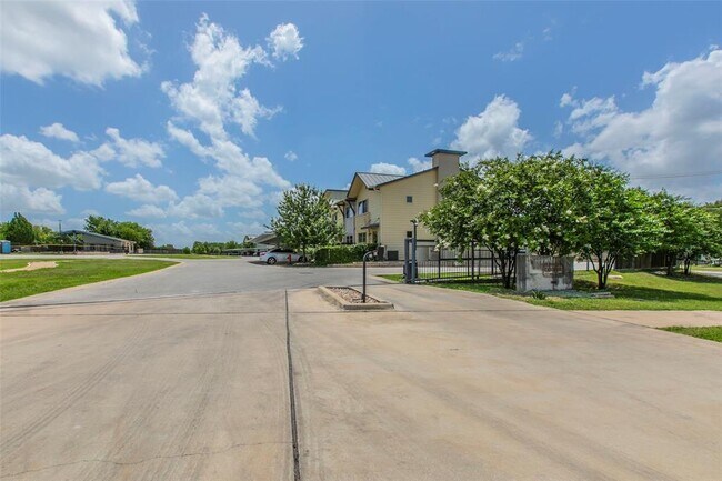 Building Photo - 7805 Cooper Ln