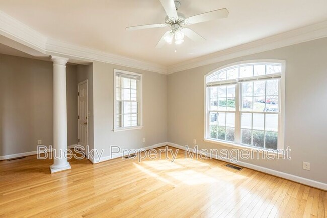 Building Photo - 2304 Ravenswood Ct