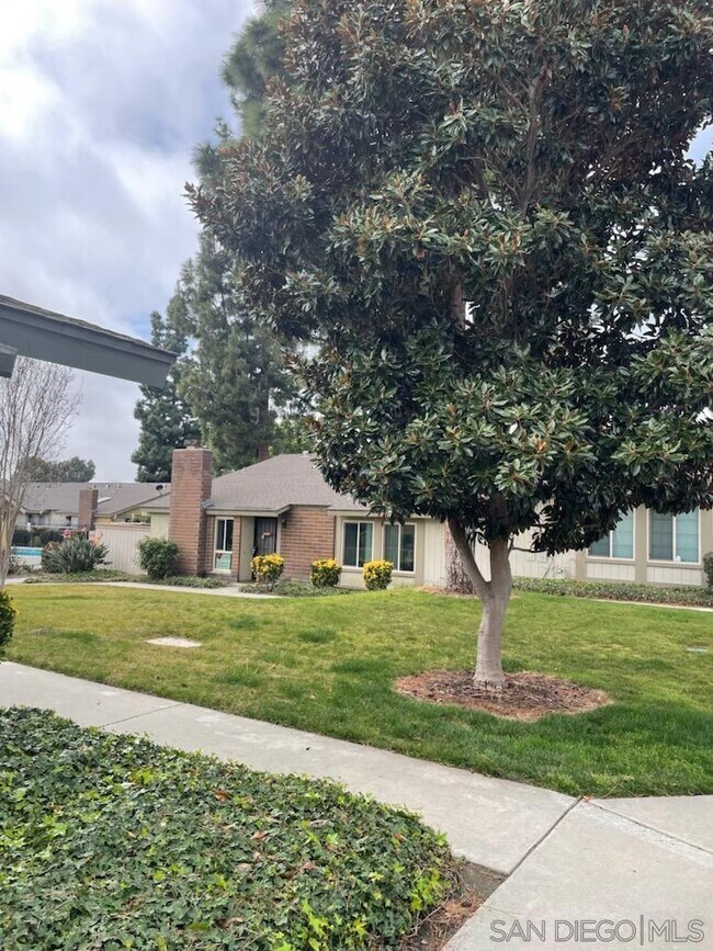 Building Photo - 608 Persimmon Way