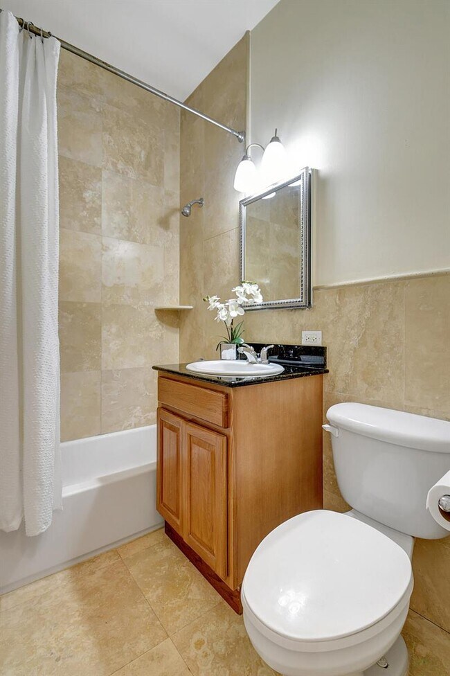 Building Photo - 218 Worth Ave