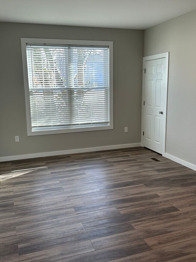 Building Photo - Short term lease. New Construction 4BR/4.5BA Great Location!