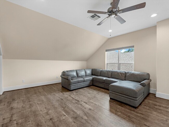 Building Photo - 55 Red Harper Dr