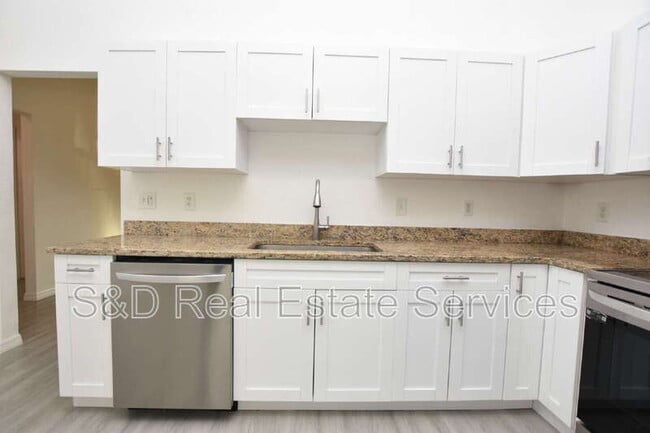 Building Photo - 1035 Fox Lake Dr