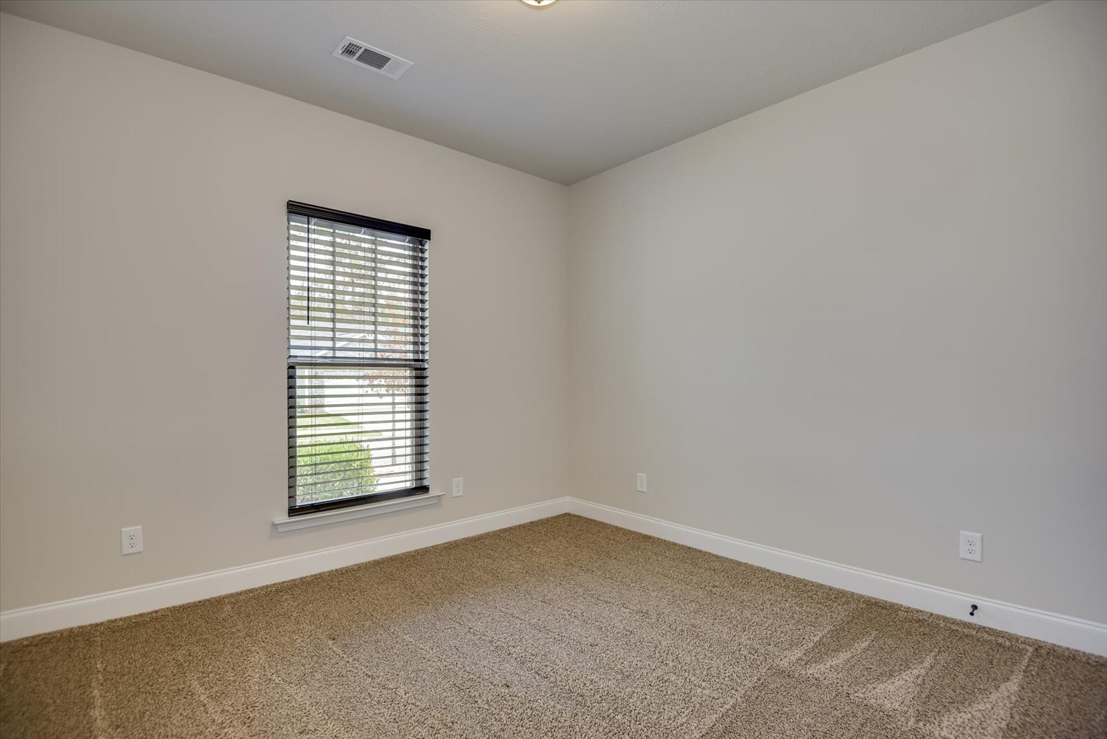 Building Photo - 1030 Swan Ct