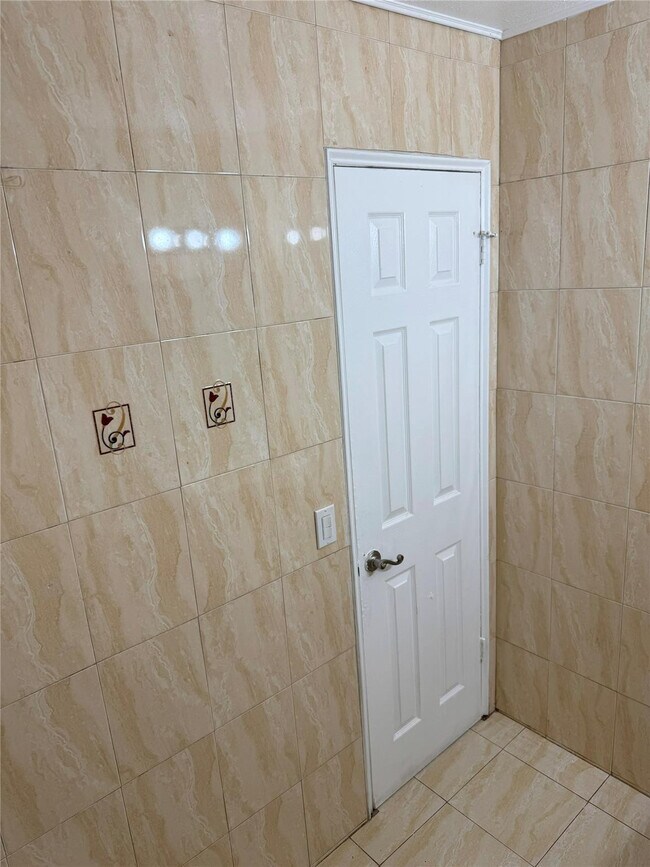 Building Photo - 851 NE 209th Terrace