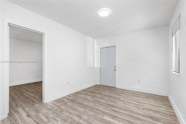 Building Photo - 1035 SW 4th St