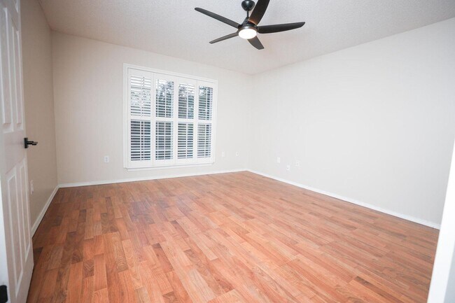 Building Photo - 816 W Ridgewood Cove