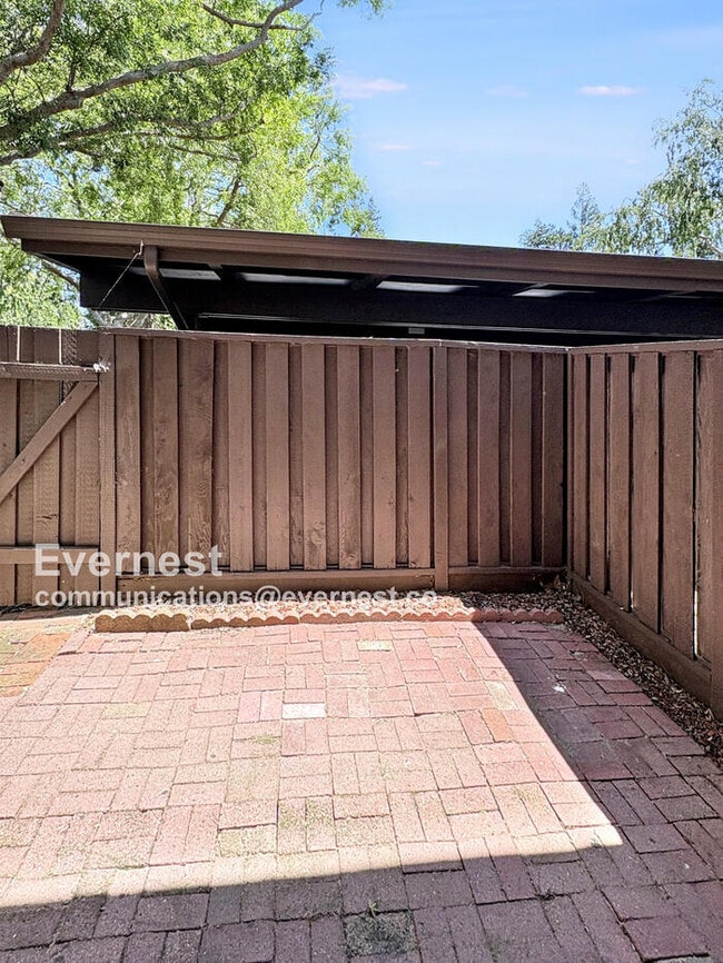 Building Photo - 4940 Poplar Terrace