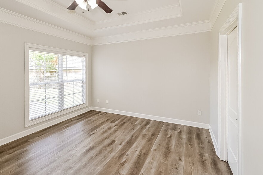 Building Photo - 3376 Valley Crest Dr