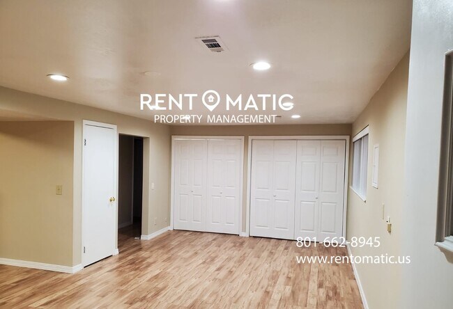 Building Photo - 1207 E Gaylene Cir