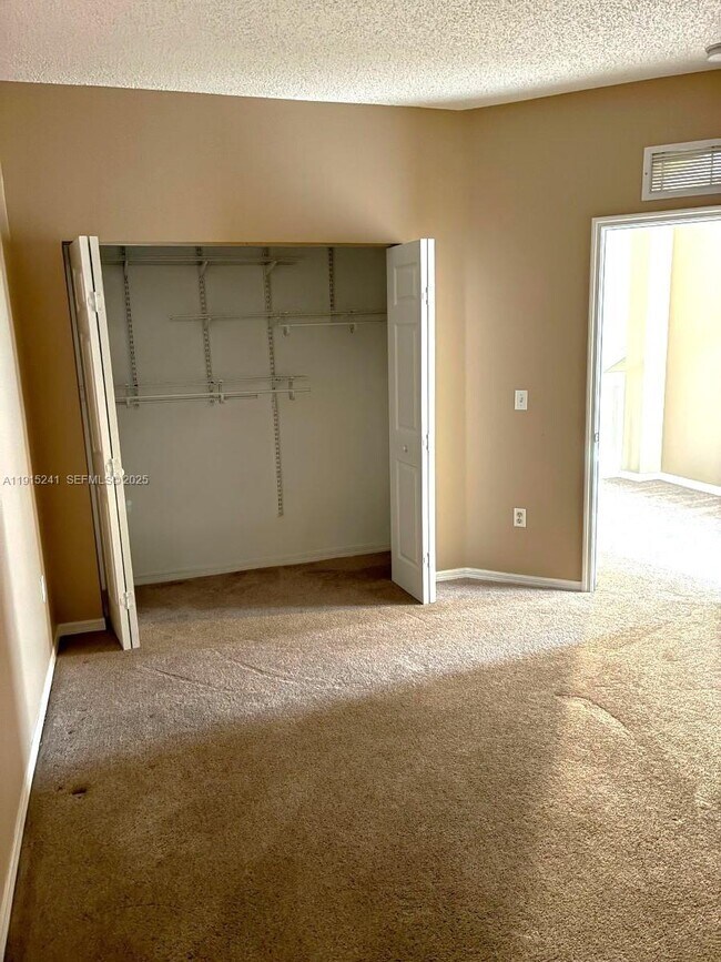 Building Photo - 2202 SE 17th Ave