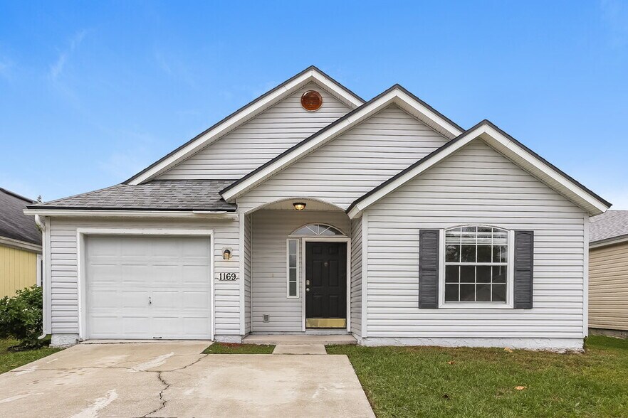 Primary Photo - 1169 Creeks Ridge Rd