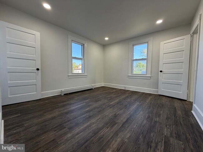 Building Photo - 517 Bentley Ave