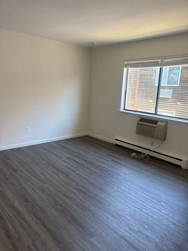 Building Photo - 455 N Summerfield Ave