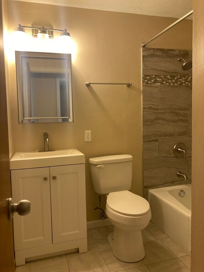 Building Photo - 144 McCraw Dr