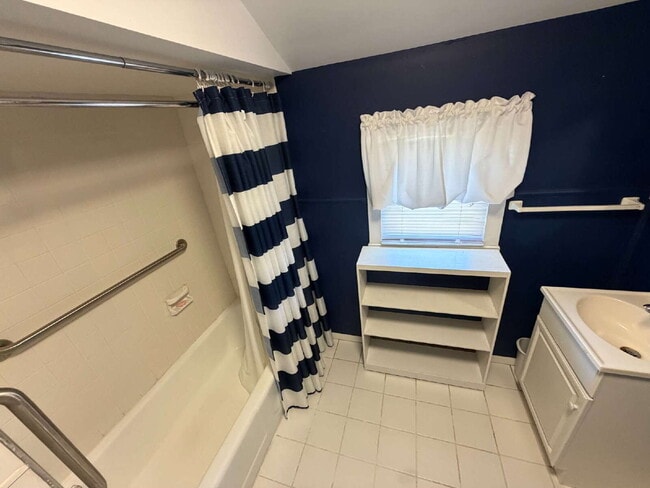 Building Photo - *Very Spacious 3-Bedroom Apartment Available Now in LeRoy!*