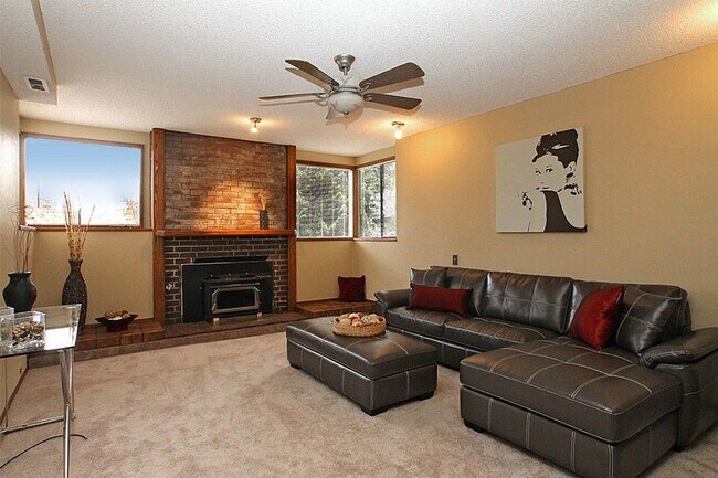 Building Photo - 4bd/2.5ba Bellevue Home