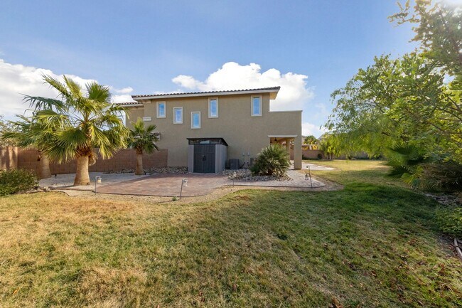Building Photo - Luxury Living in Henderson's Tuscany: Spacious 4 Bedroom Home with Expansive Yard & More!