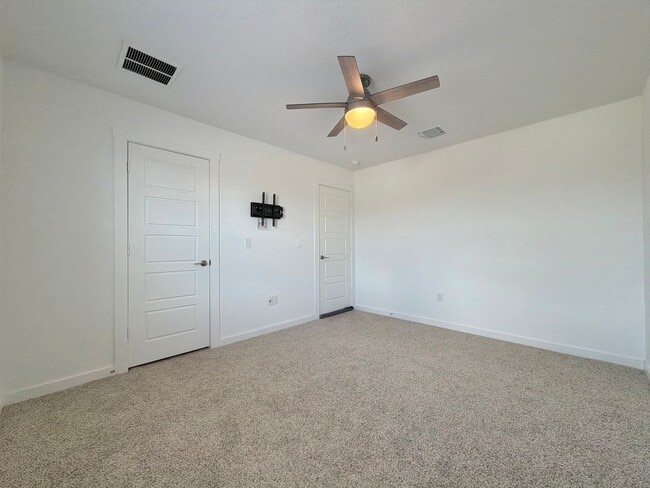 Building Photo - 2901 Louris Ln
