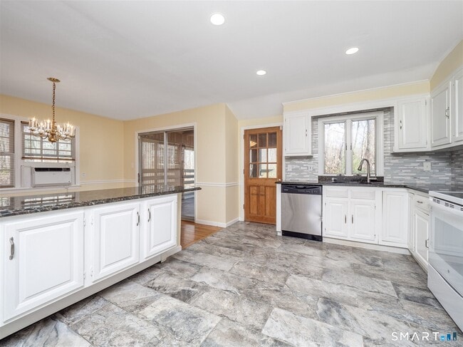 Building Photo - 267 Thayer Pond Rd