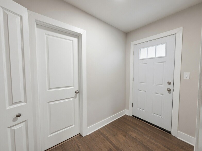 Building Photo - 4004 N Bell Ave