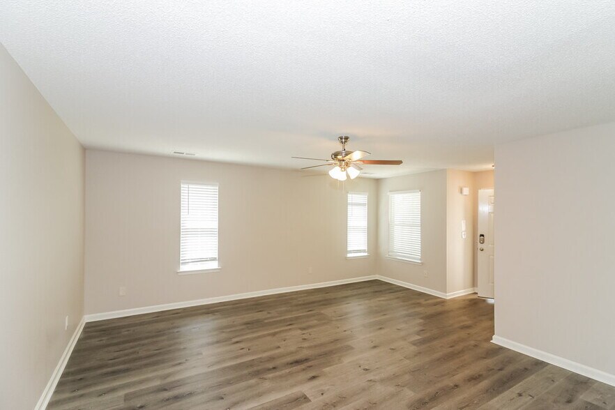 Building Photo - 9961 Fox Run Dr