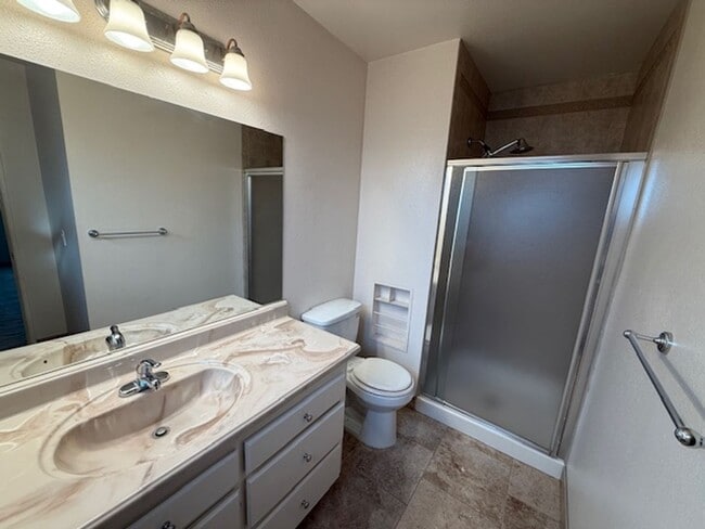 Building Photo - ***READY FOR IMMEDIATE OCCUPANCY*** 3BD/2.5BA HOME IN ARTESIA***