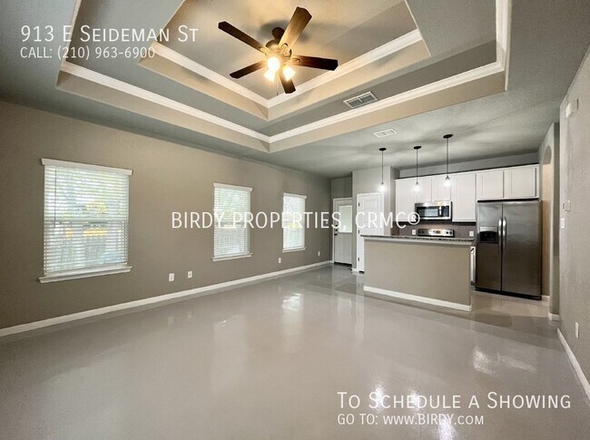 Building Photo - 913 E Seidemann St