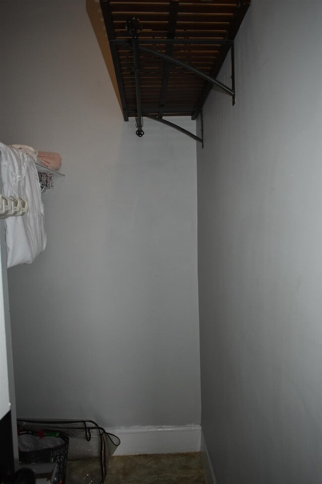 Building Photo - 44 E 4th St