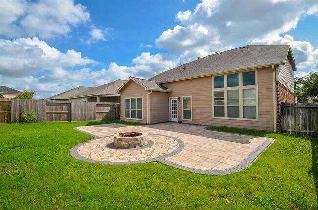 Building Photo - 15219 Bartlett Landing Dr