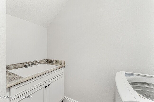 Building Photo - 2300 Addison Dr