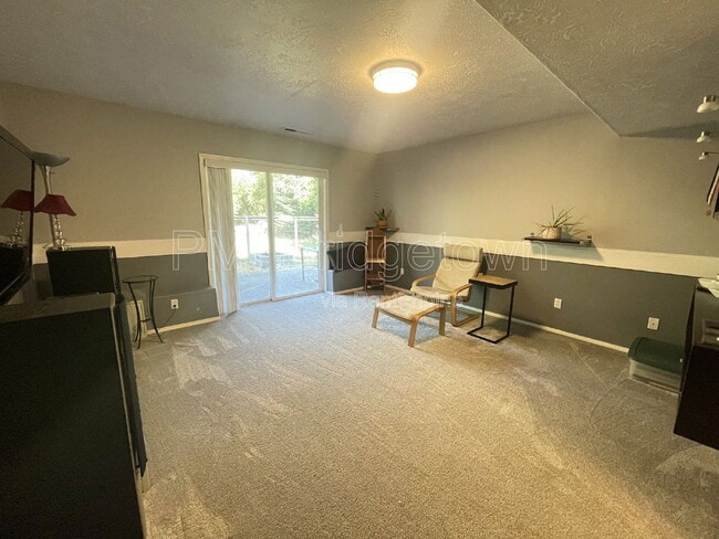 Building Photo - 1723 NW Wonderview Ave