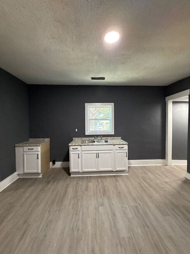 Building Photo - Fully Renovated Home in Binghampton – Section 8 Welcome!