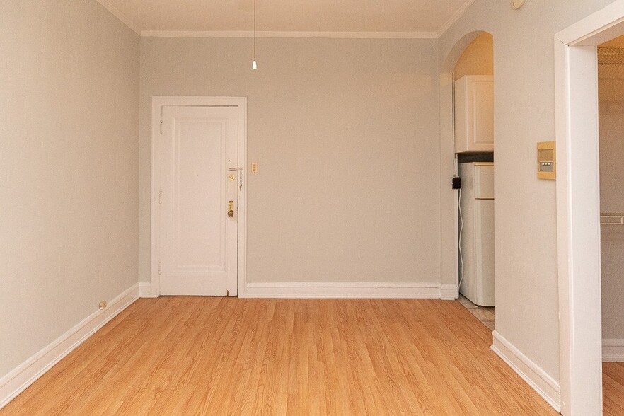 Building Photo - 2832 N Burling St