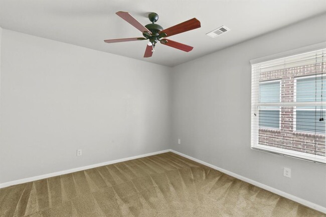 Building Photo - 15603 Walnut Leaf Ln