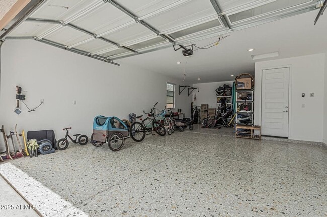 Building Photo - Newer Built 3 Bedroom/2 Bath Single Level Home in Queen Creek! Community Pool, Splash Pad, Lakes ...