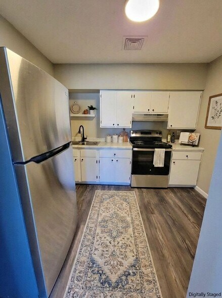 Building Photo - Somerset Village